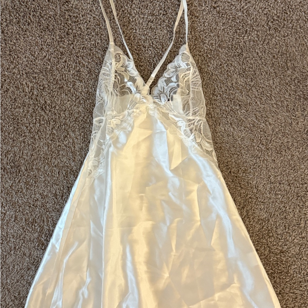 Chic Cream Lace Chemise